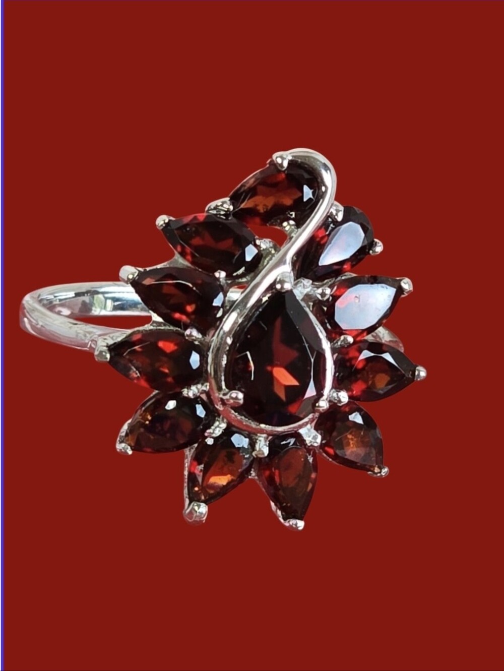 925 Sterling Silver Ring Sz 7 with Natural Garnet Gemstone
